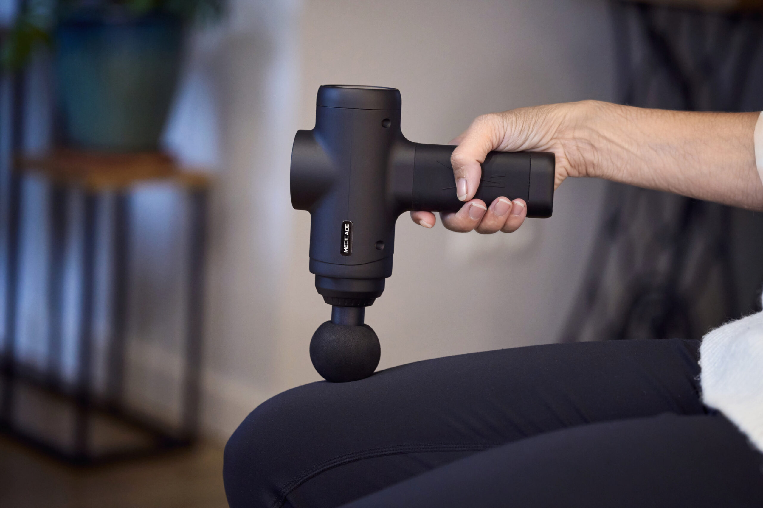 Pistolet do masażu MEDICADE Impact Mini + futerał - obrazek 7